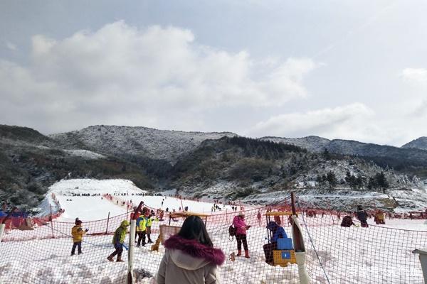 重庆滑雪（有哪些地方？哪个滑雪场最好玩）