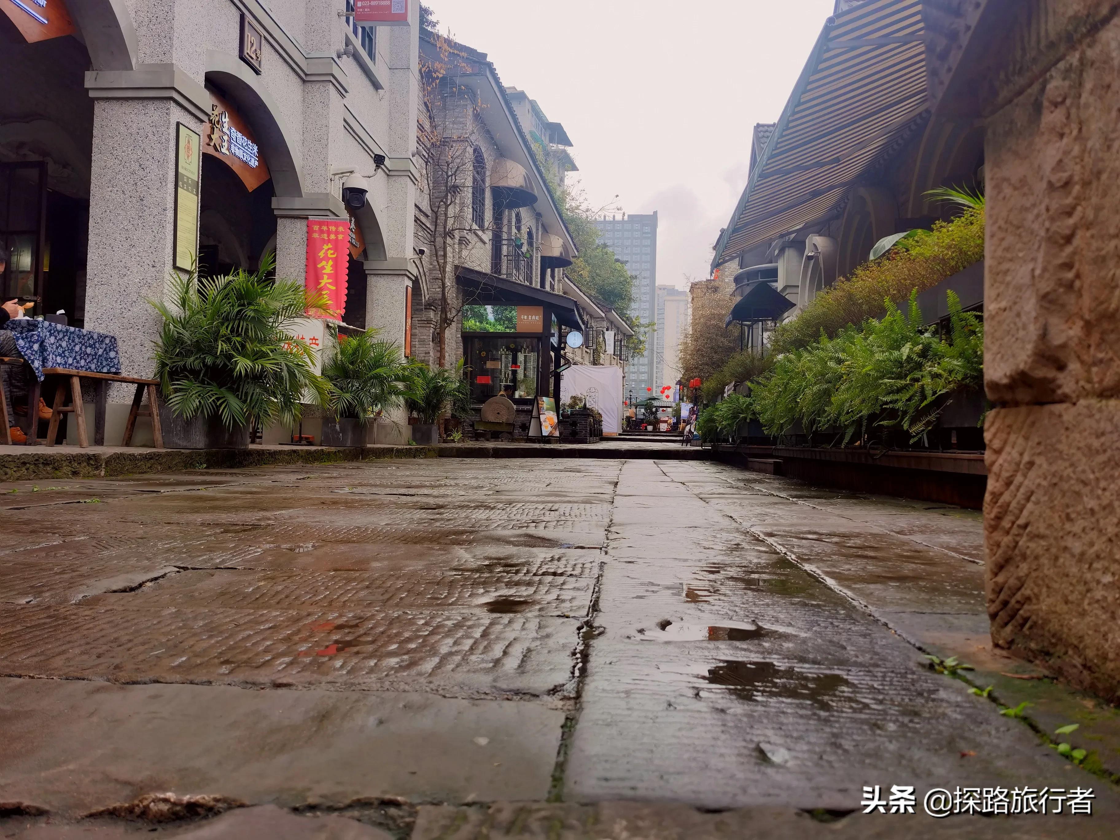 重庆南岸新晋打卡地，就在地铁旁，历史与现代交融：龙门浩老街