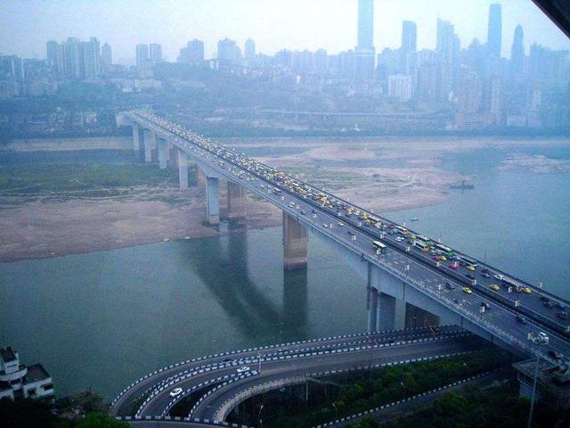 重庆长江大桥（有几座？什么时候建成通车的？）