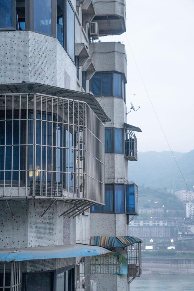白象居，重庆人民智慧结晶，堪称最难爬的住宅