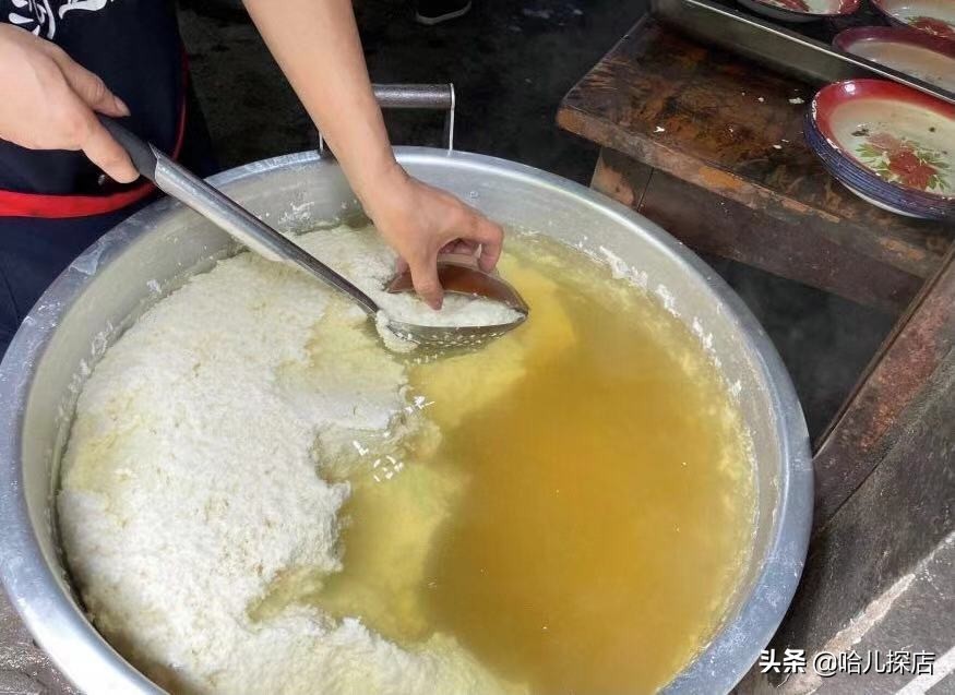 重庆藏在古镇里的豆花饭，开了34年只卖半天，老板却挣了一套别墅