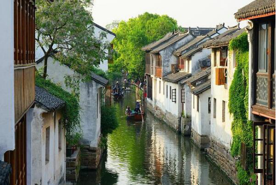 中国最火十大旅游城市 重庆成都均上榜,第一是“浪漫之城”