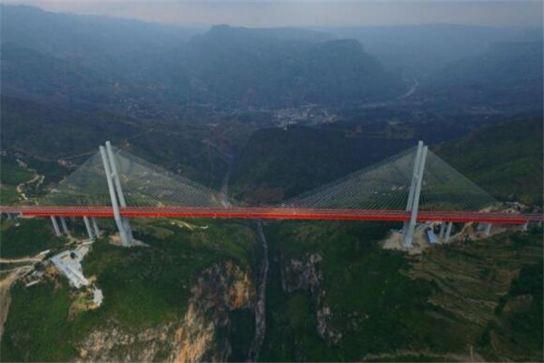 中国10大超级工程，三峡大坝上榜，第一是铁路建筑史上的丰碑